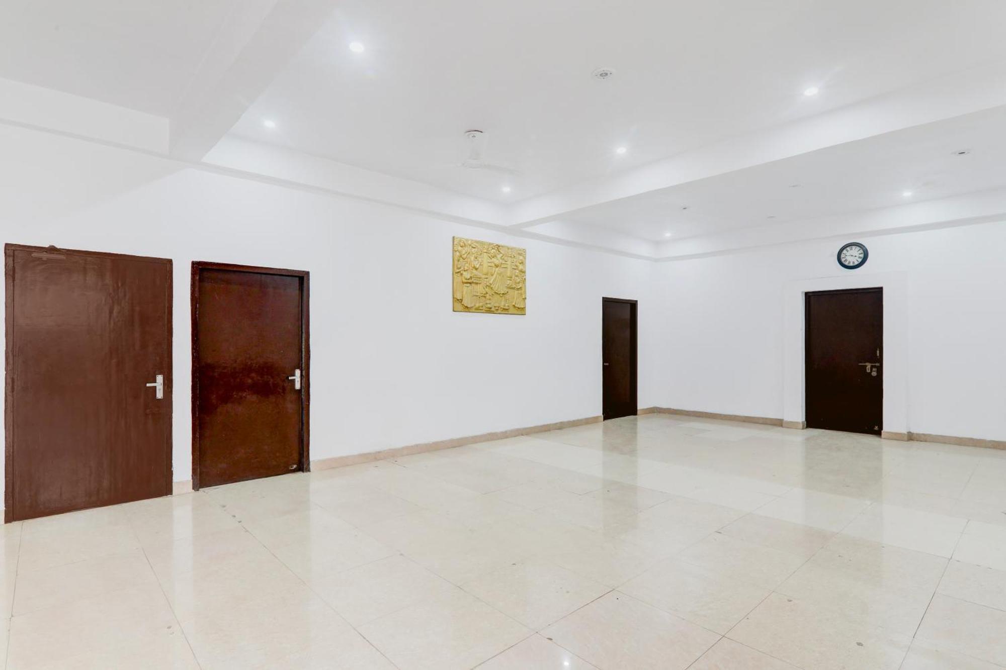 Super Hotel O Insaf Nagar Munshipuliya Formerly Vibrant Chinhat Екстер'єр фото