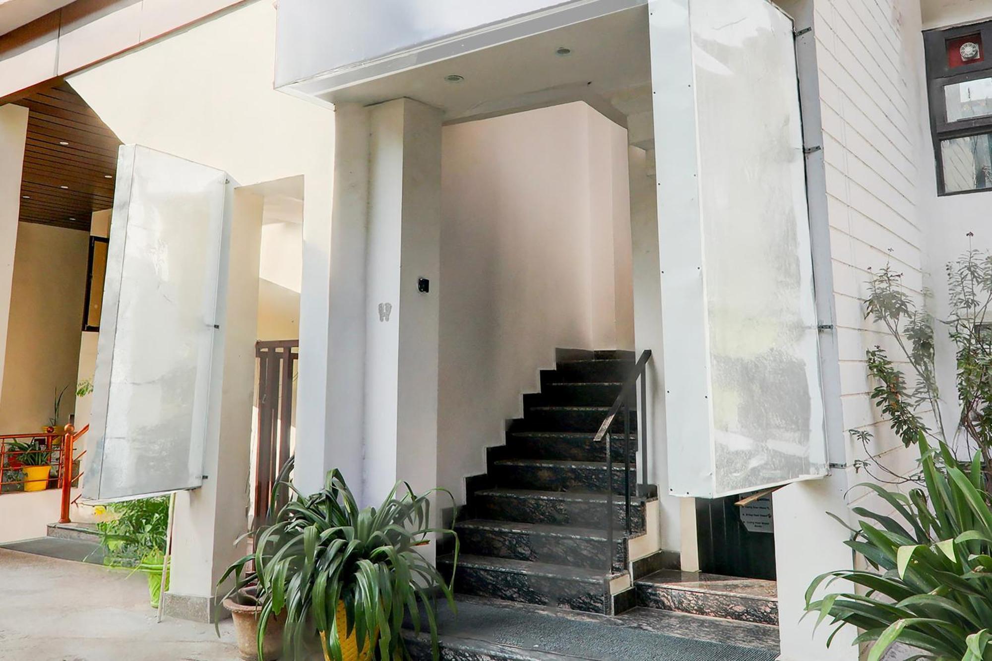 Super Hotel O Insaf Nagar Munshipuliya Formerly Vibrant Chinhat Екстер'єр фото